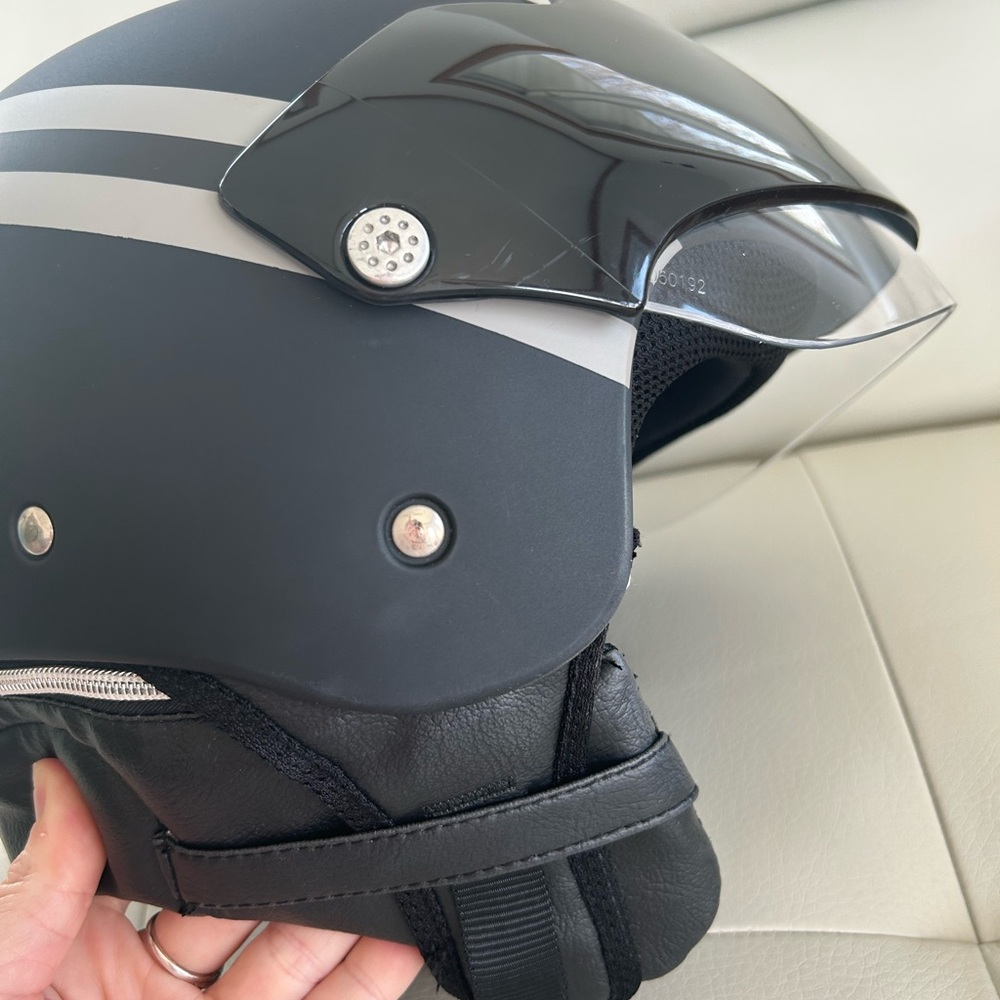 Harley-Davidson Women's Half Helmet w/ Retractable Sun Shield - Size M - Picture 8 of 9